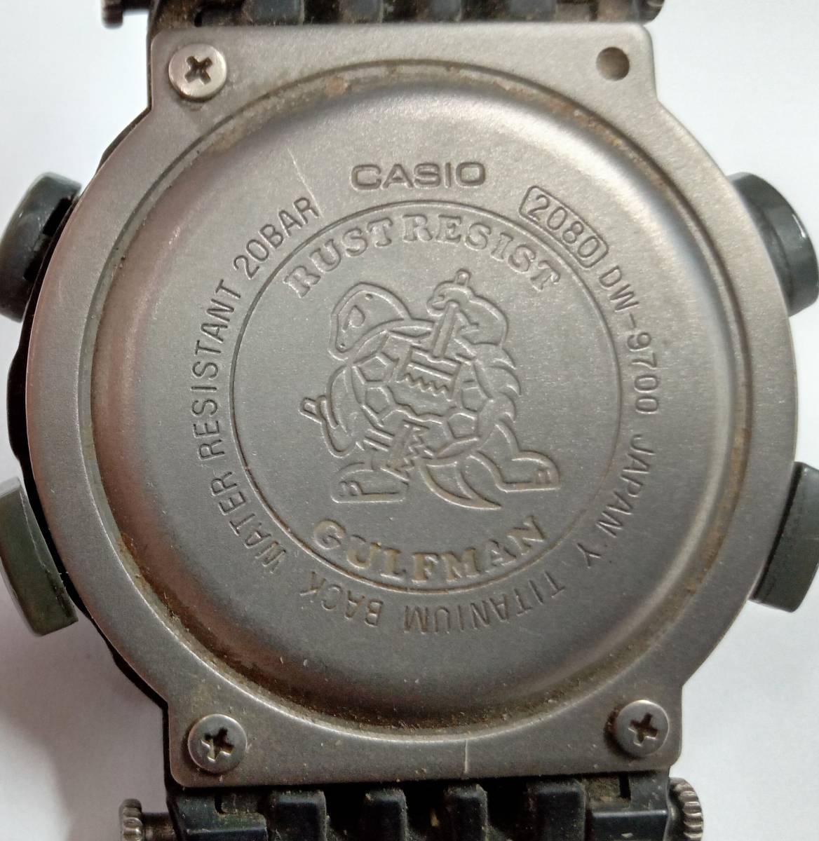  продаю как нерабочий    на работоспособность не проверялось  CASIO  casio   G-SHOCK ... аммортизаторы  DW-9700  кварцевый   наручные часы   кейс  нет   оборотная сторона  крышка  1шт.   винт  нет 