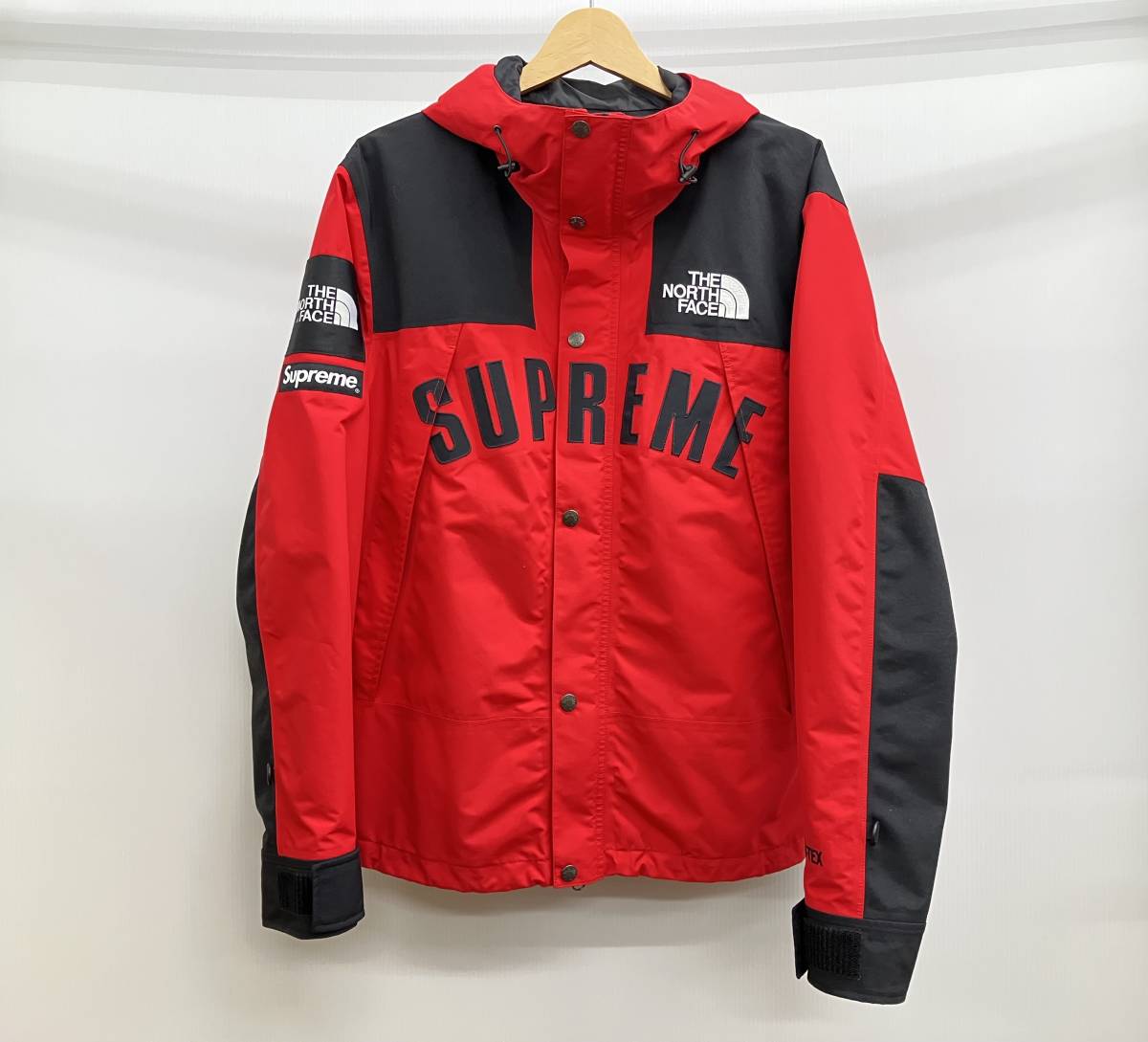 豪華で新しい NORTH THE レッド マウンテンパーカー FACE／Supreme