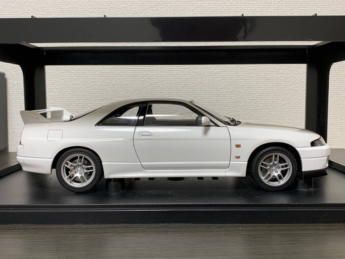 BCNR33】オートアート 日産スカイラインGT-R V-spec ホワイト【1/18