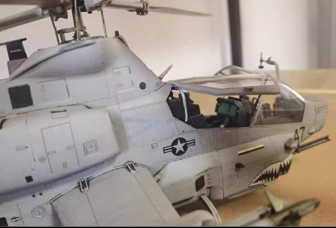 １/３５ アメリカ海兵隊 AH-1Z ヴァイパー 塗装済完成品_画像5