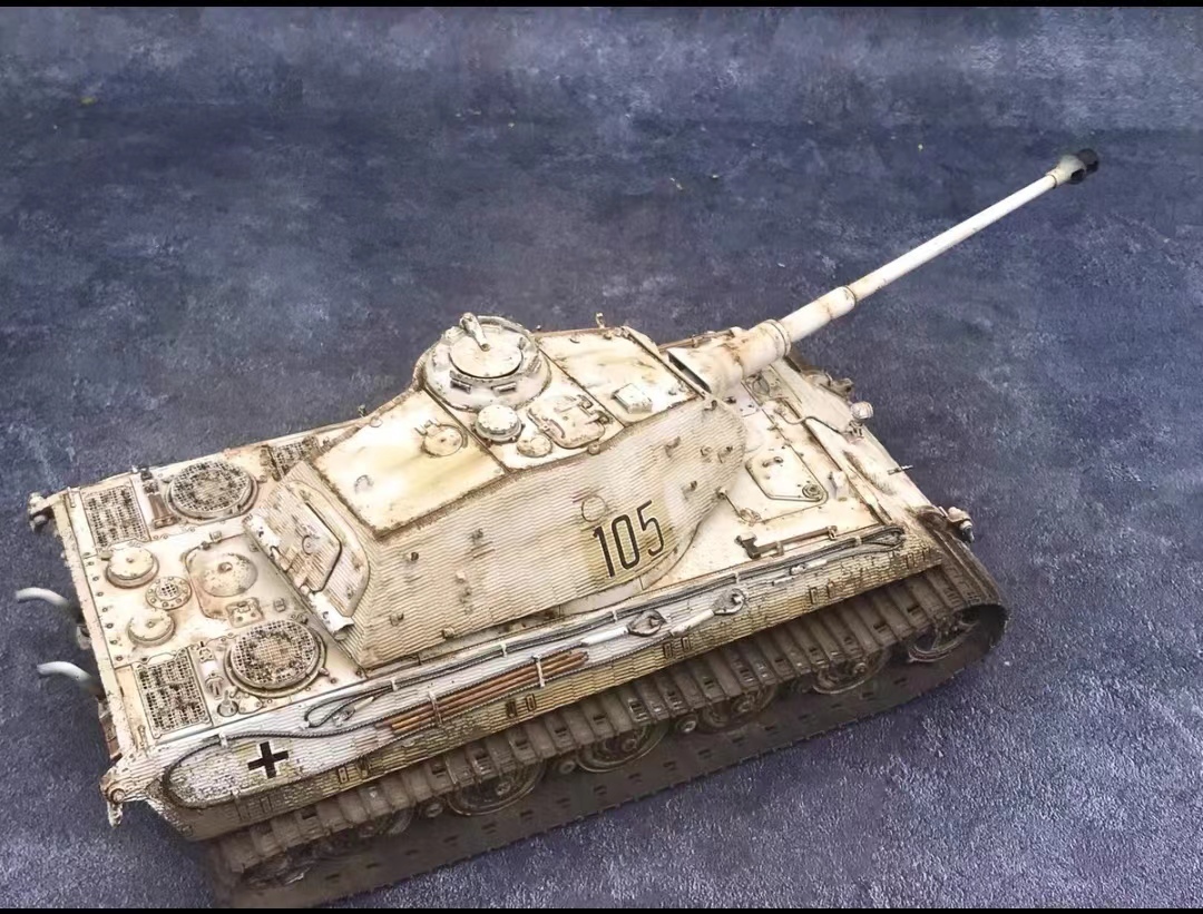 1/35 second next world large war Germany Tiger King large tank painted final product 