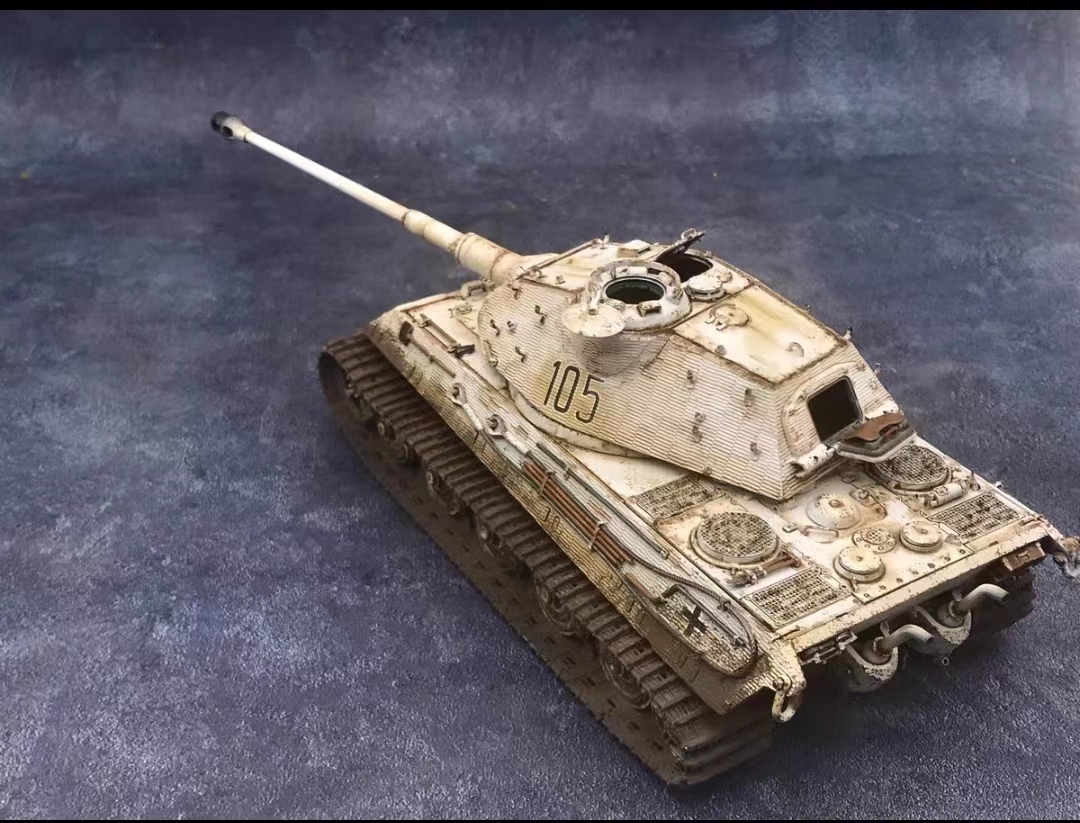 1/35 second next world large war Germany Tiger King large tank painted final product 