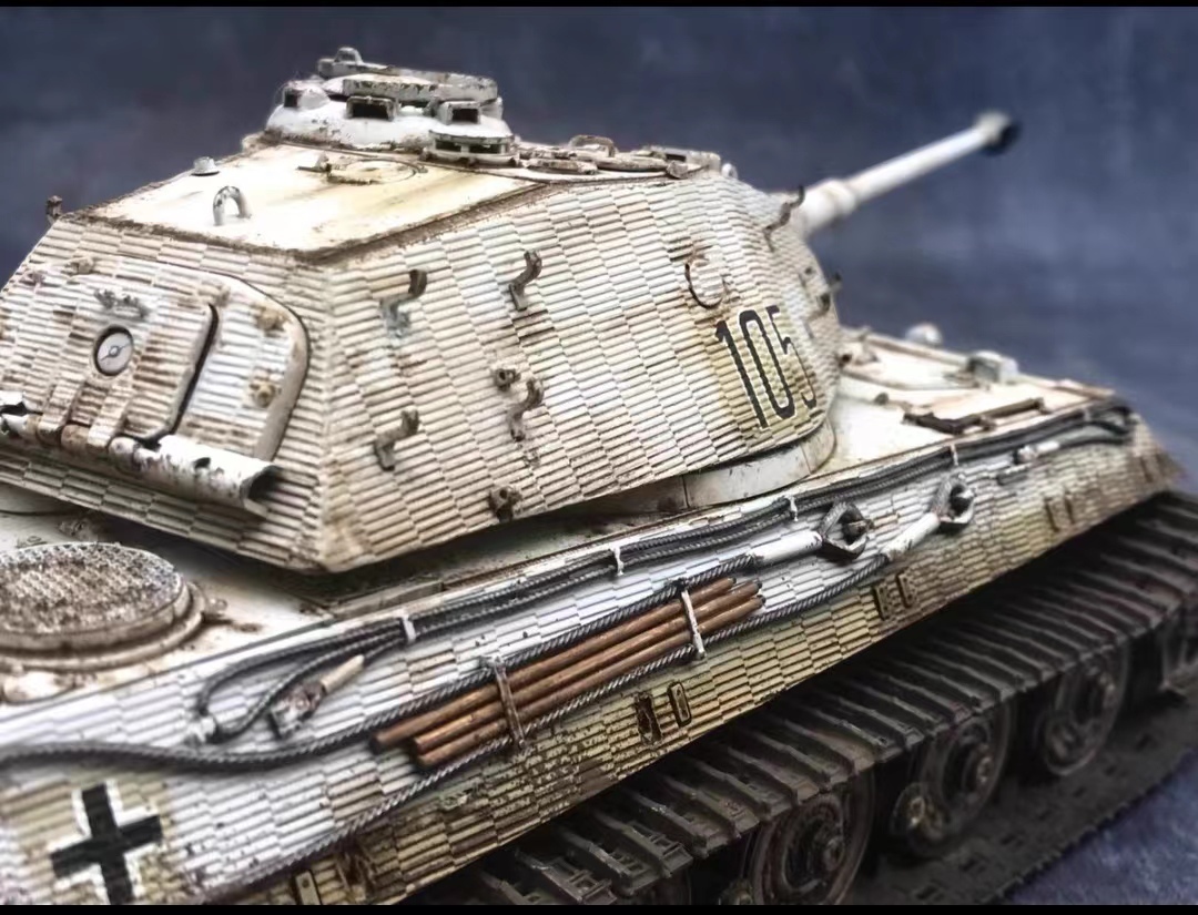 1/35 second next world large war Germany Tiger King large tank painted final product 