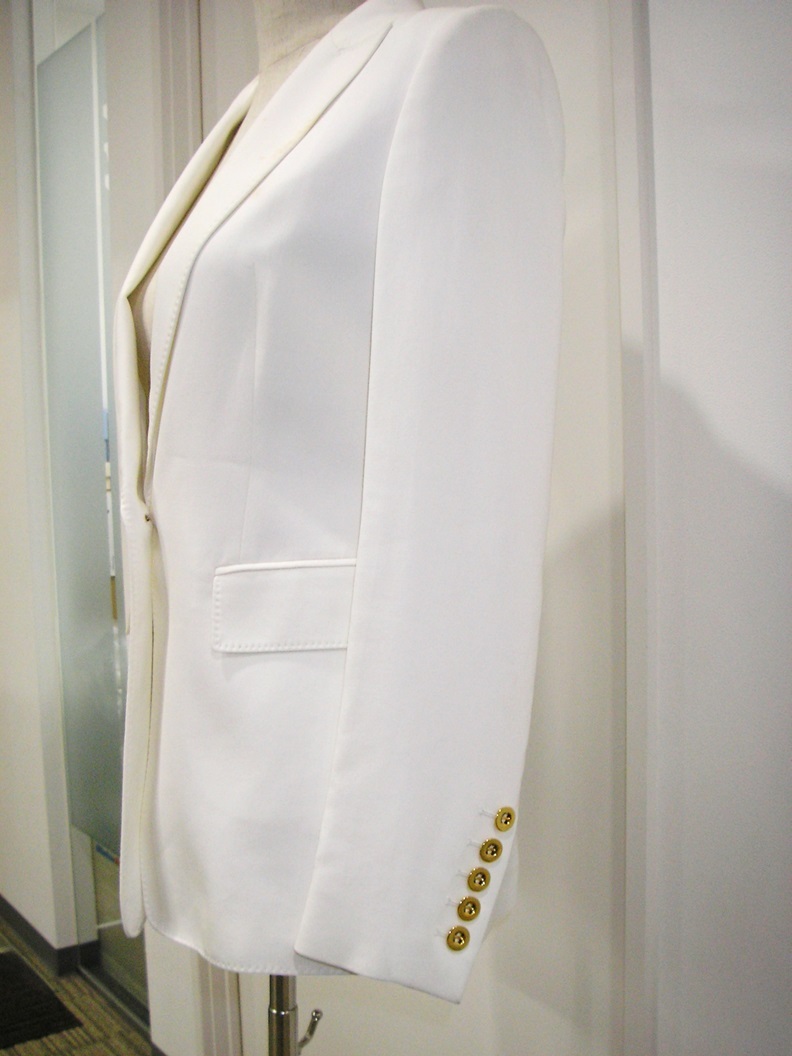 【新品・B品】ESCADA（エスカーダ） ホワイトジャケット　上着　フォーマルウェア　白ジャケット　正装　セットアップ　※一部に染みあり_画像6