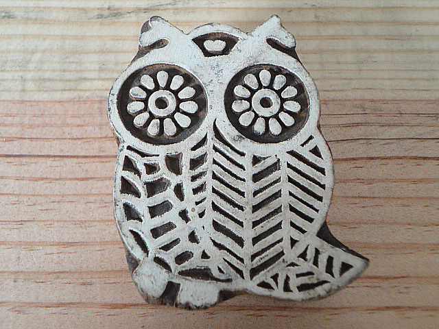  owl tree carving * width 6.0cm height 7.3cm thickness 2.5cm* India made 05