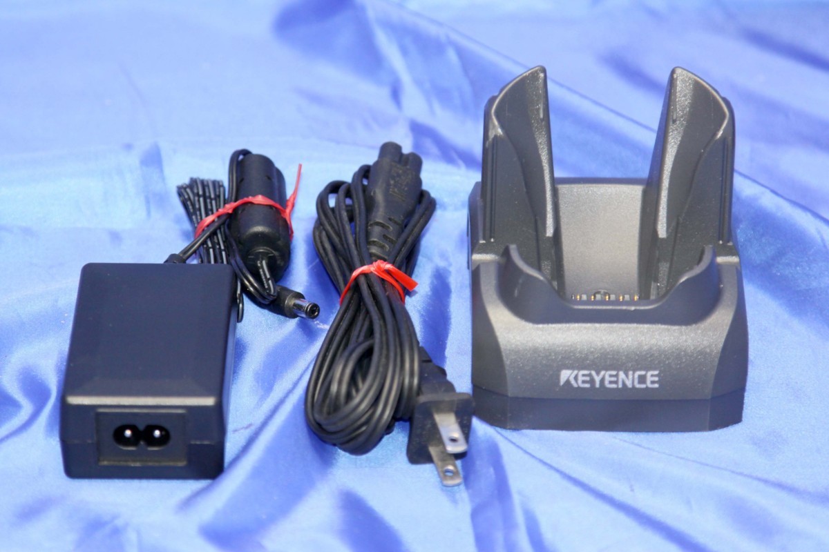 ◆2台入荷◆ KEYENCE/キーエンス BT-W100シリーズ用通信ユニット (USBタイプ) ★BT-WUC1U/ACアダプター付属★ 51924S_画像1