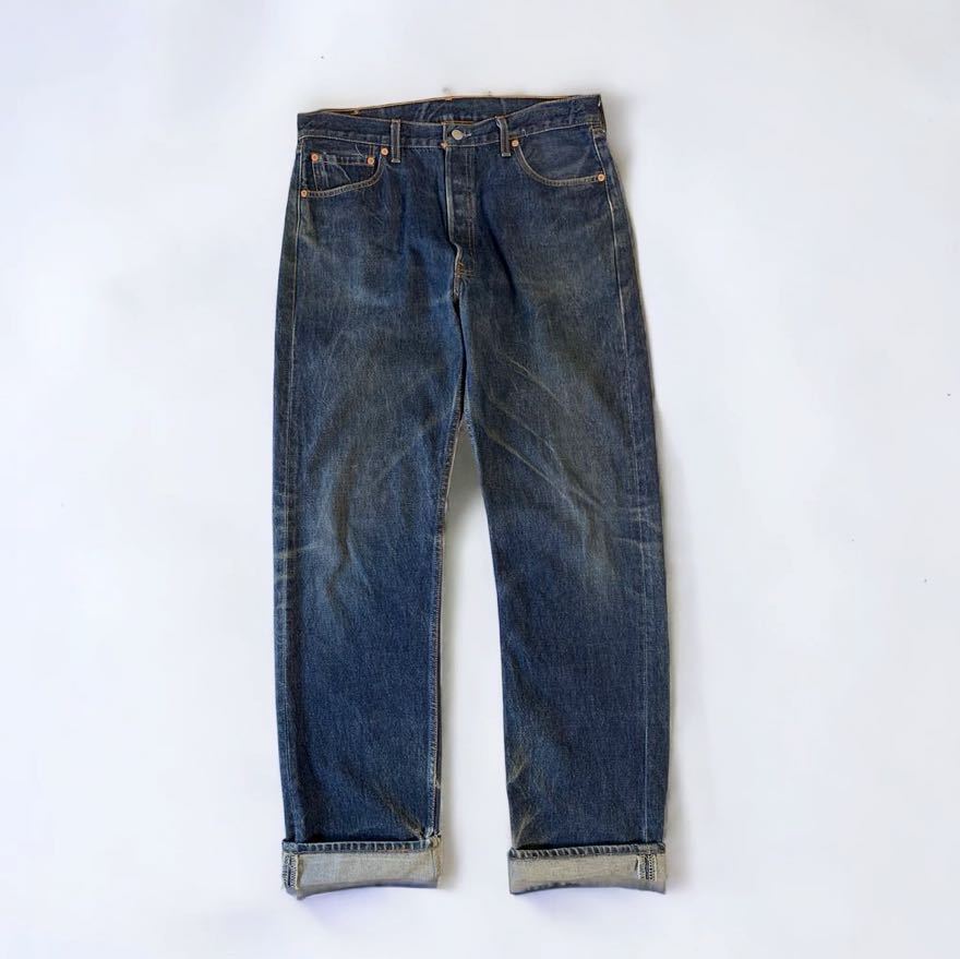 90's VINTAGE Levi's 501 USA製 98年製 リーバイス 色落ち最高 90年代 90s 濃紺 W35 ヒゲ落ち ハチの巣 ビンテージ デニム パンツ Gパン
