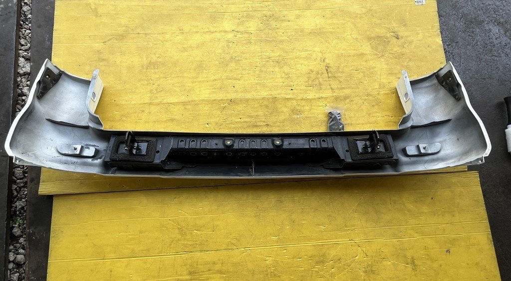 * задний бампер W09 Junk Delica PD6W