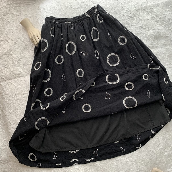 猫 刺繍 フレアスカート 丸ドット　水玉　コットン綿　ネコ ねこ 　ロングスカート　黒ブラック　 F 　フリーサイズ　_画像6