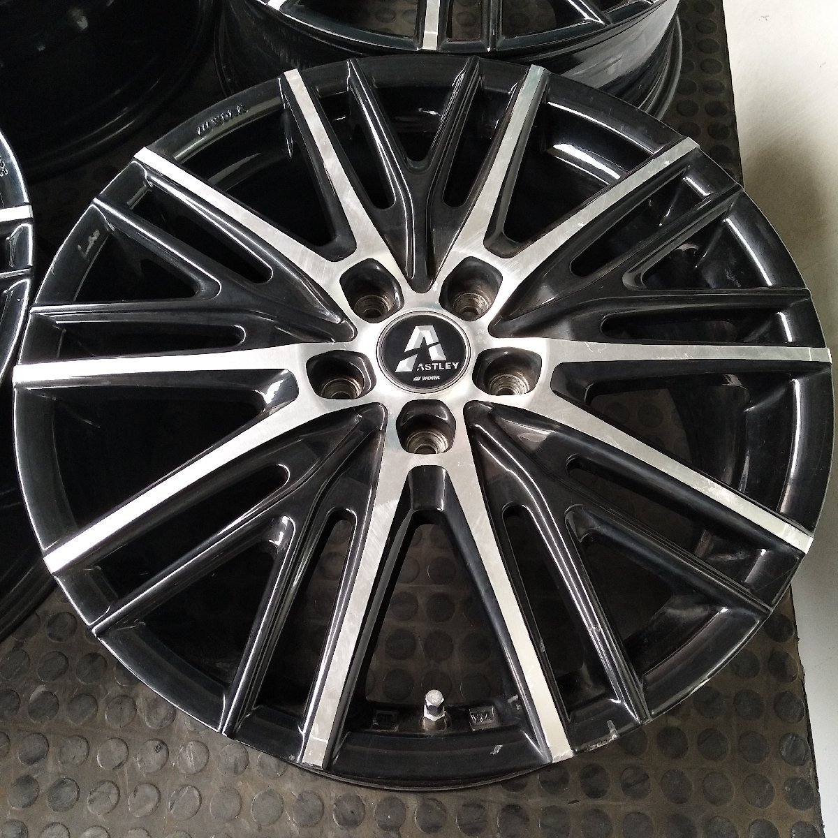 管理番号：S5-202【4本価格】【18x7J 5x114.3 ET+55 ハブ73】ワークWORK ASTLEY・ヴェゼル ステップワゴン等・直接引取可能・下取り可能の画像3