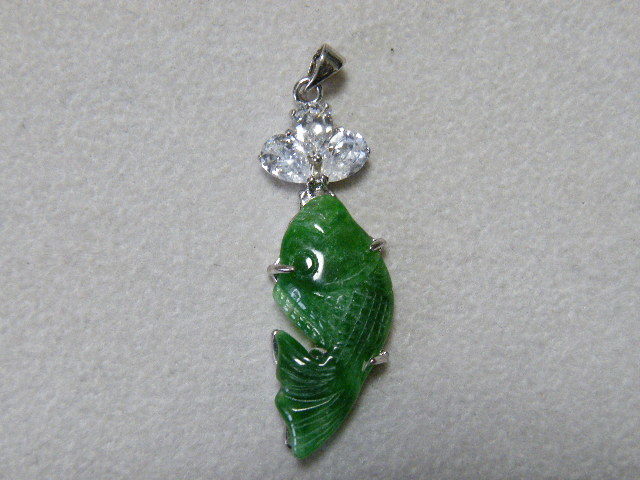 91018. jade .. color stone fish 18KGP unused stock disposal 