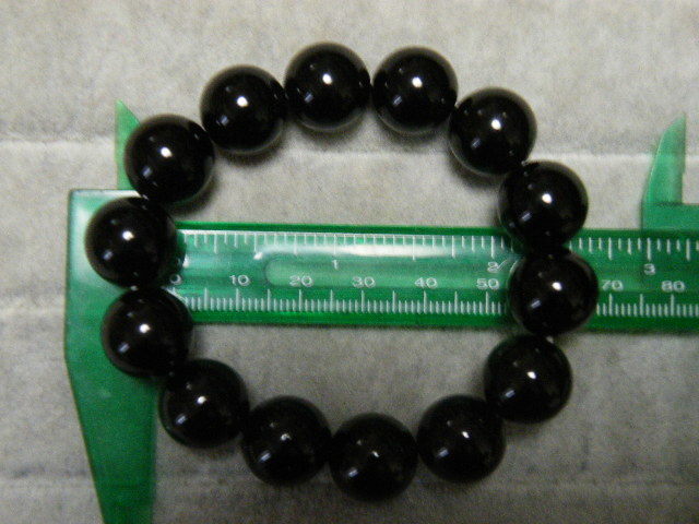 92030. onyx menou.. color stone approximately 13.5~14mm bracele stock disposal 