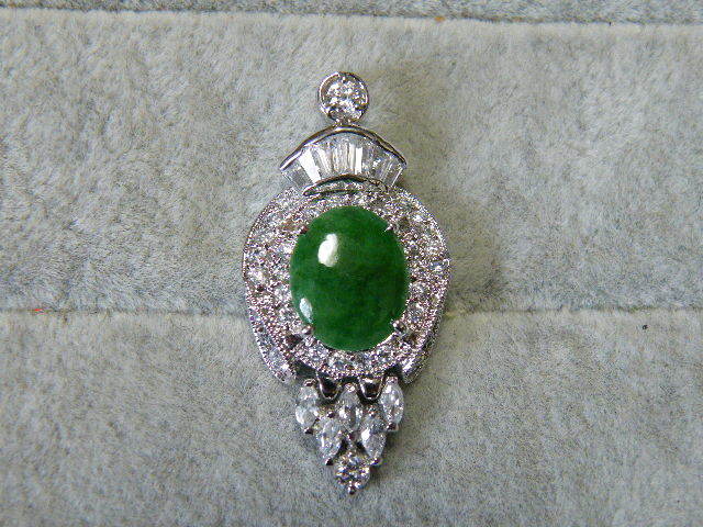 91056. jade .. green color stone unused stock disposal 