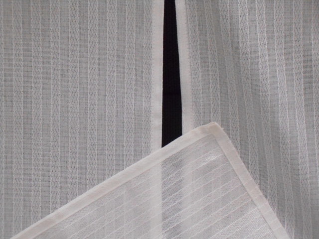 畳屋さん ☆縫製工場のハンドメイド☆　レースノレン　 130㎝丈　～ シンプルライン ～_サイドと裾の始末を確認して下さい。