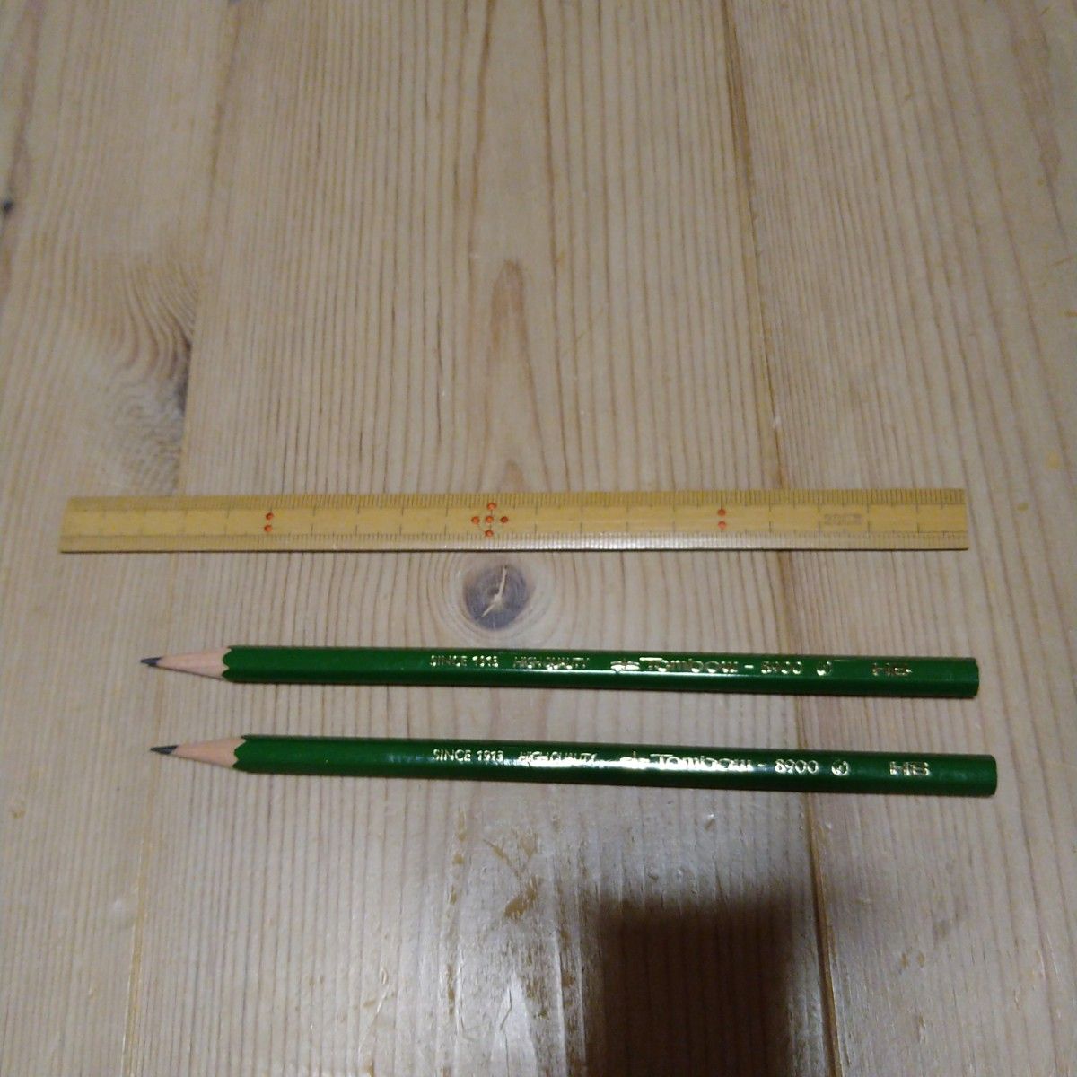 文房具　２０センチの定規とTombo鉛筆２本HB