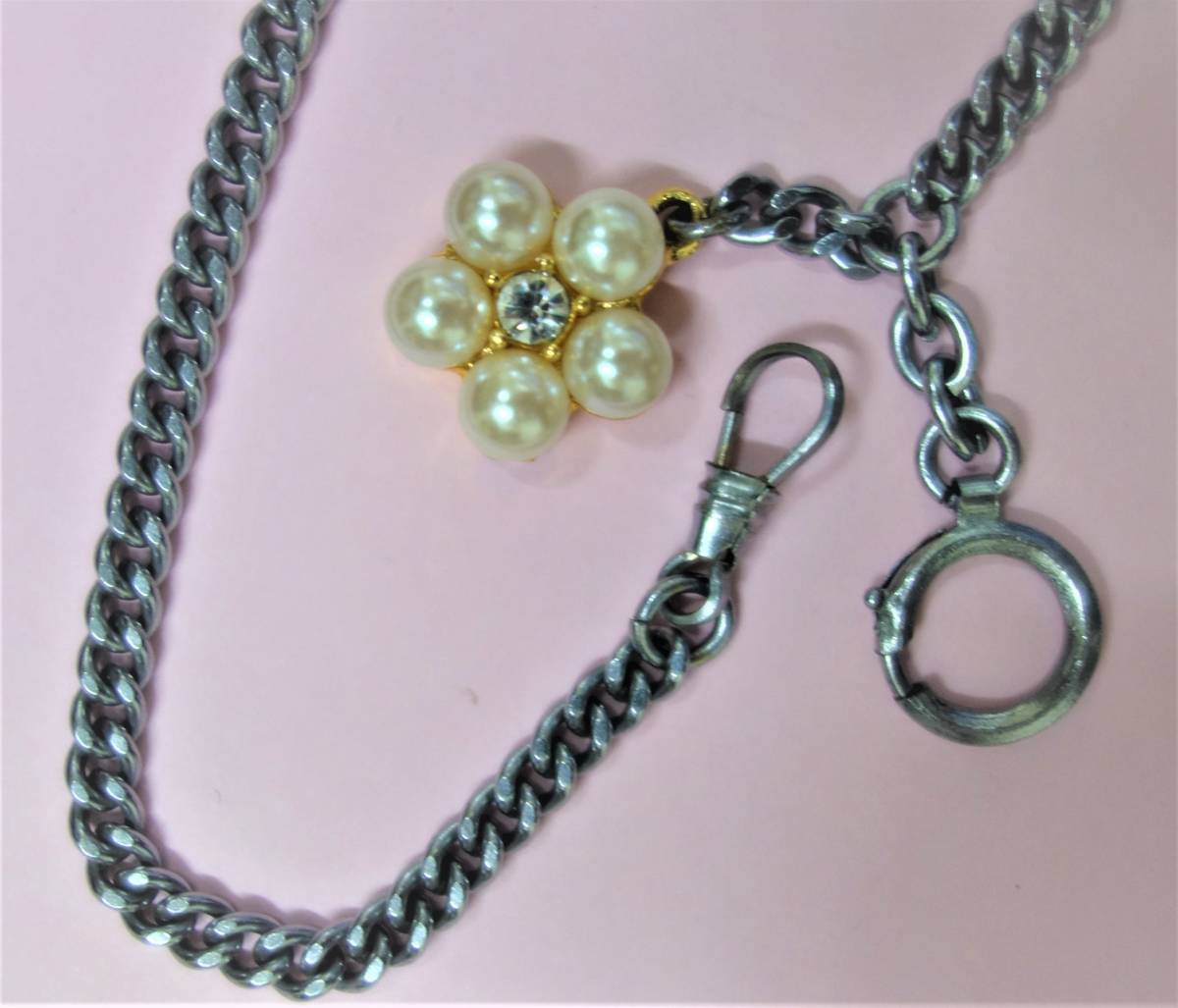 完全未使用　５個のパール：真珠の中央にダイヤがピッカピカの根付・フック付き：引き輪やナス環は完全作動・・39_画像2