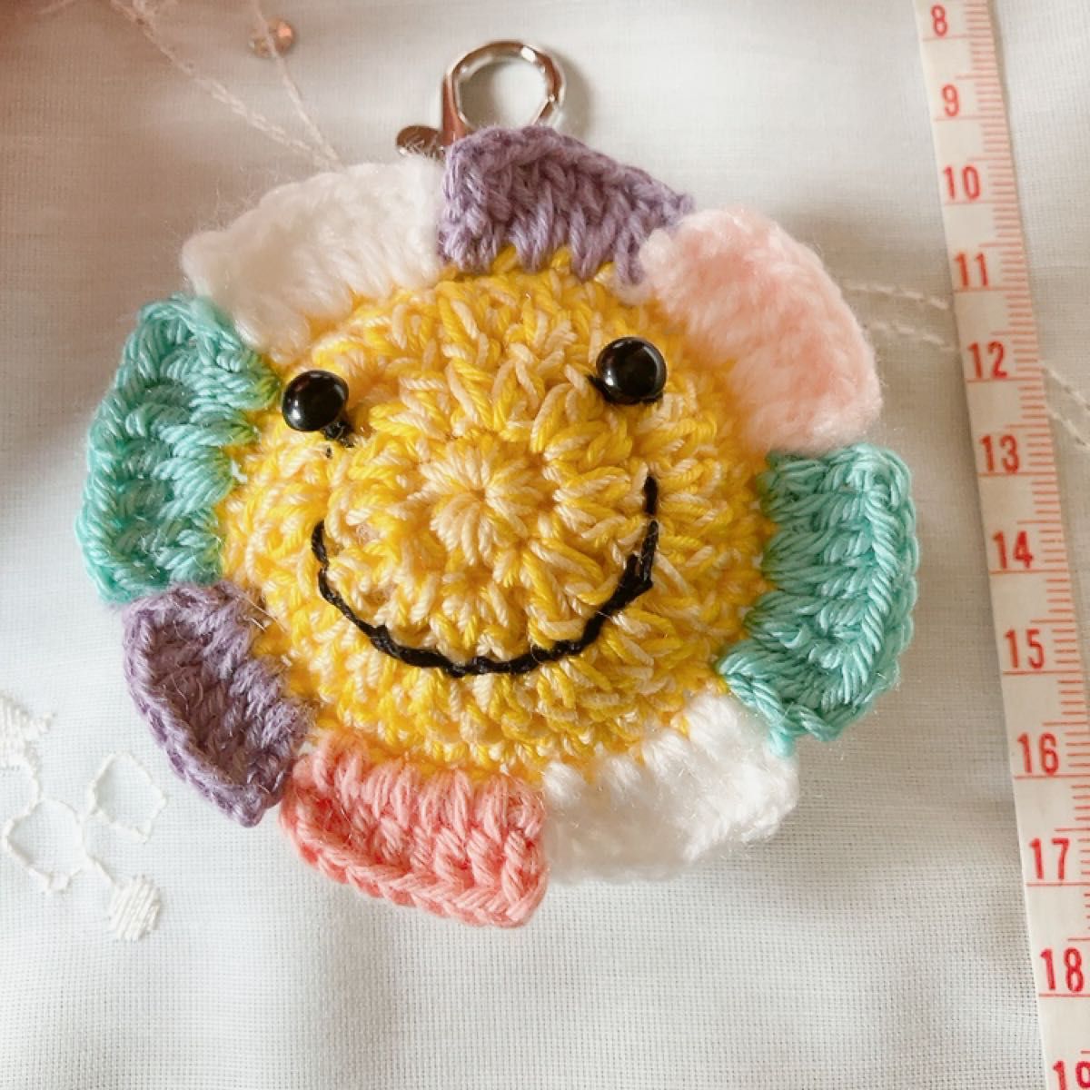 ニコちゃん　花　キーホルダー　ハンドメイド　毛糸　可愛い^_^