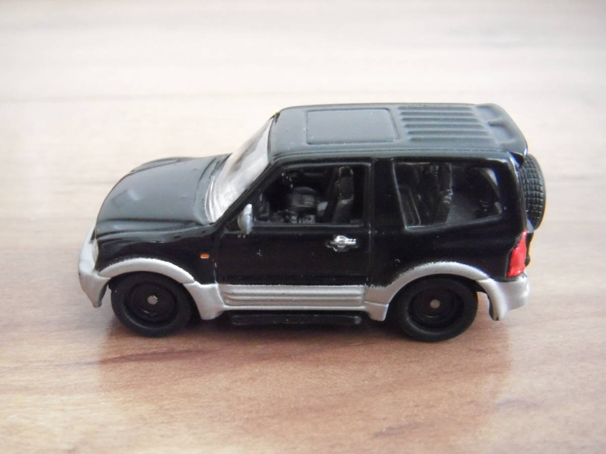 三菱　パジェロ　ミニカー　黒　ブラック　MITSUBISHI　PAJERO　1/72_画像2