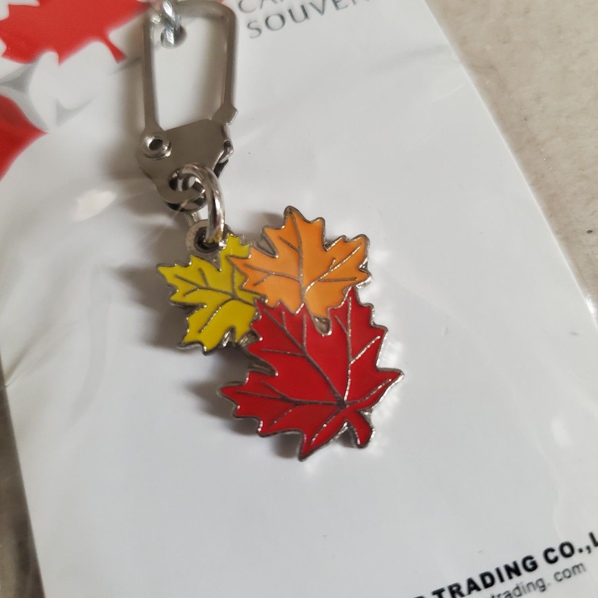 カナダ 楓の葉 メープルリーフ キーホルダー ジッパーチャーム 紅葉