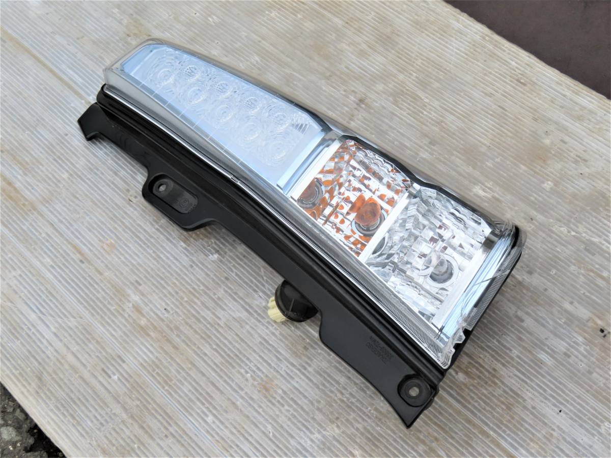 H26 DAA-MH44S MH34S ワゴンR スティングレー 後期 wagon R 純正 右側 LED テールランプ / 35603-72M1R / レンズ割れ有り！ジャンク品_画像6