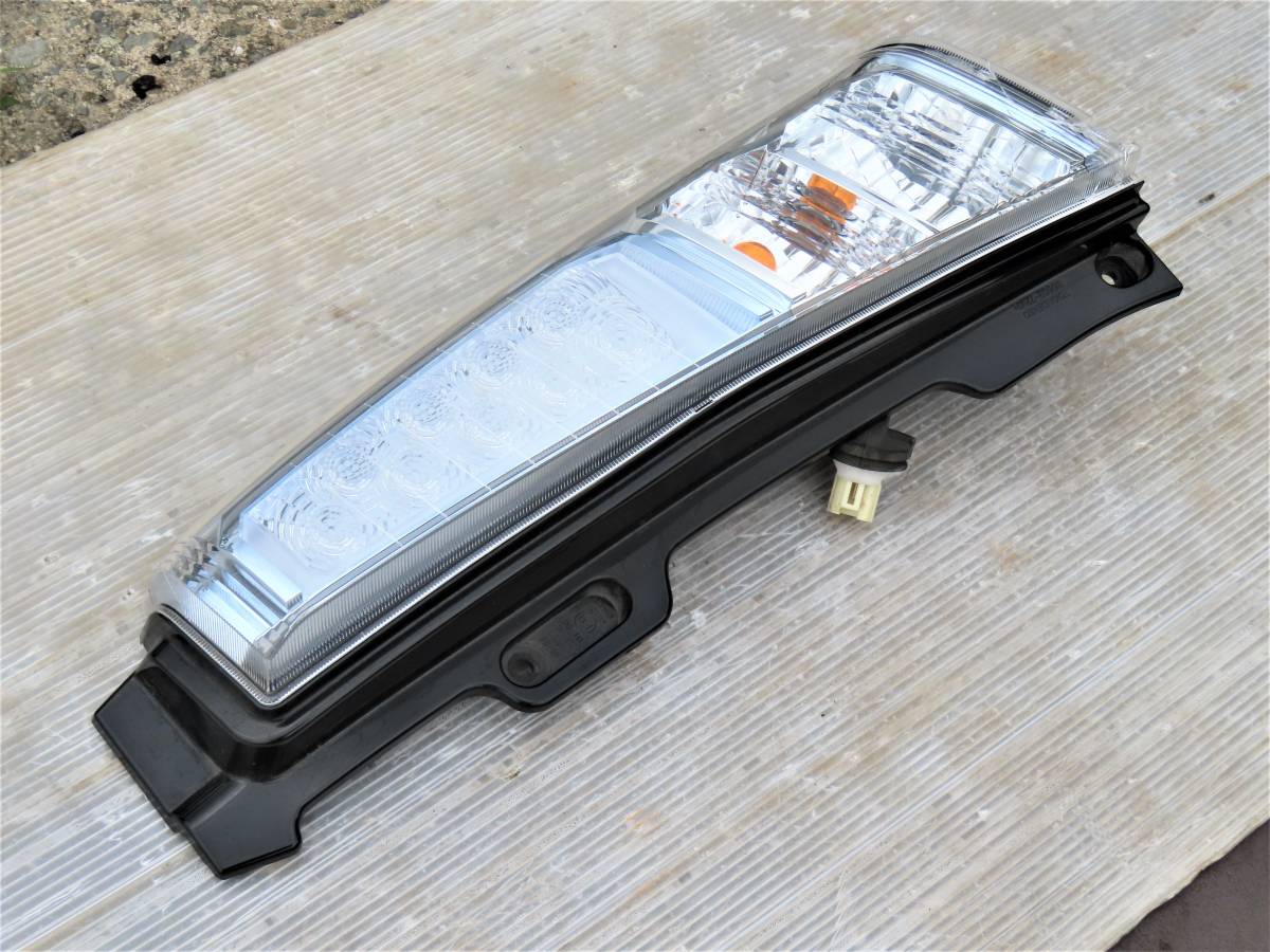 H26 DAA-MH44S MH34S ワゴンR スティングレー 後期 wagon R 純正 右側 LED テールランプ / 35603-72M1R / レンズ割れ有り！ジャンク品_画像7