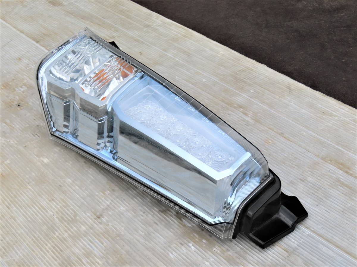 H26 DAA-MH44S MH34S ワゴンR スティングレー 後期 wagon R 純正 右側 LED テールランプ / 35603-72M1R / レンズ割れ有り！ジャンク品_画像8