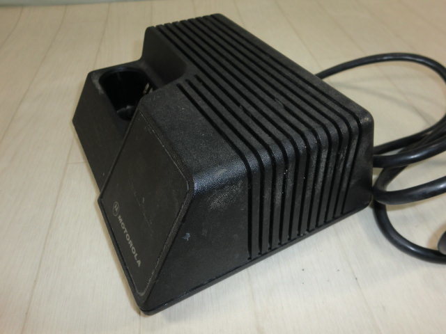 米軍放出品　　MOTOROLA BATTERY CHARGER (2)_画像3