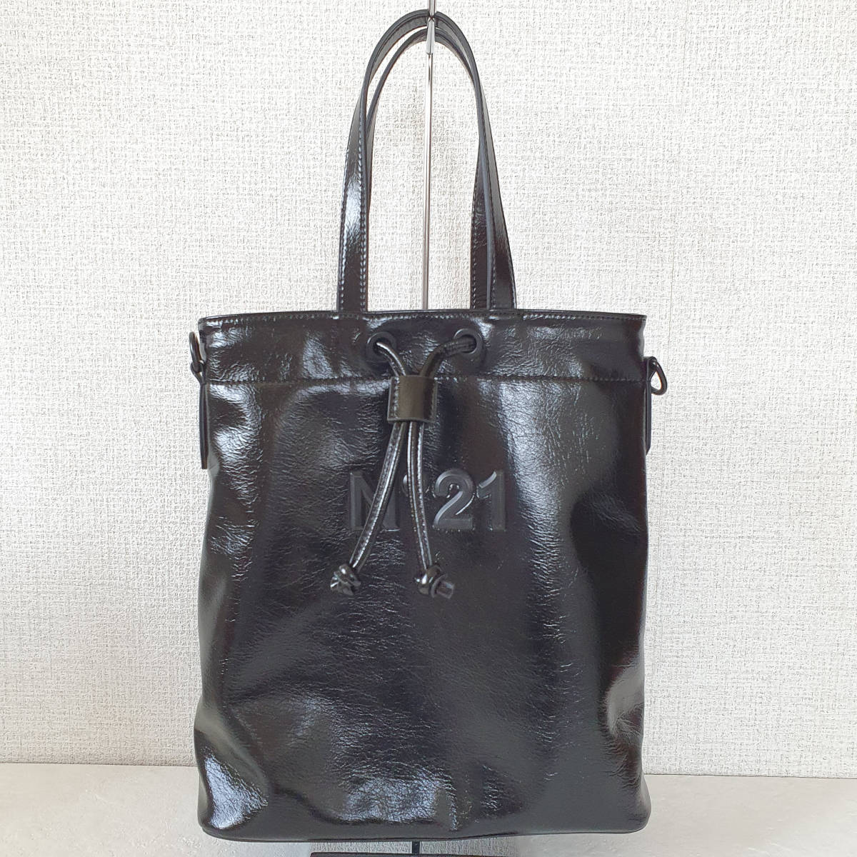 買得 【新品・未使用】N°21 KIDS ロゴ ショルダーバッグ 2WAY ブラック N21673N0246 男女兼用 買得 【新品・未使用】N°21 KIDS ロゴ ショルダーバッグ 2WAY ブラック N21673N0246 男女兼用
