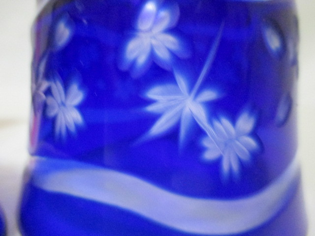 昭和後期　江戸被せガラス切子　ブルー　冷茶グラス・先付け小鉢　『　桜・楓　』　底部★文様　２個１組_画像9