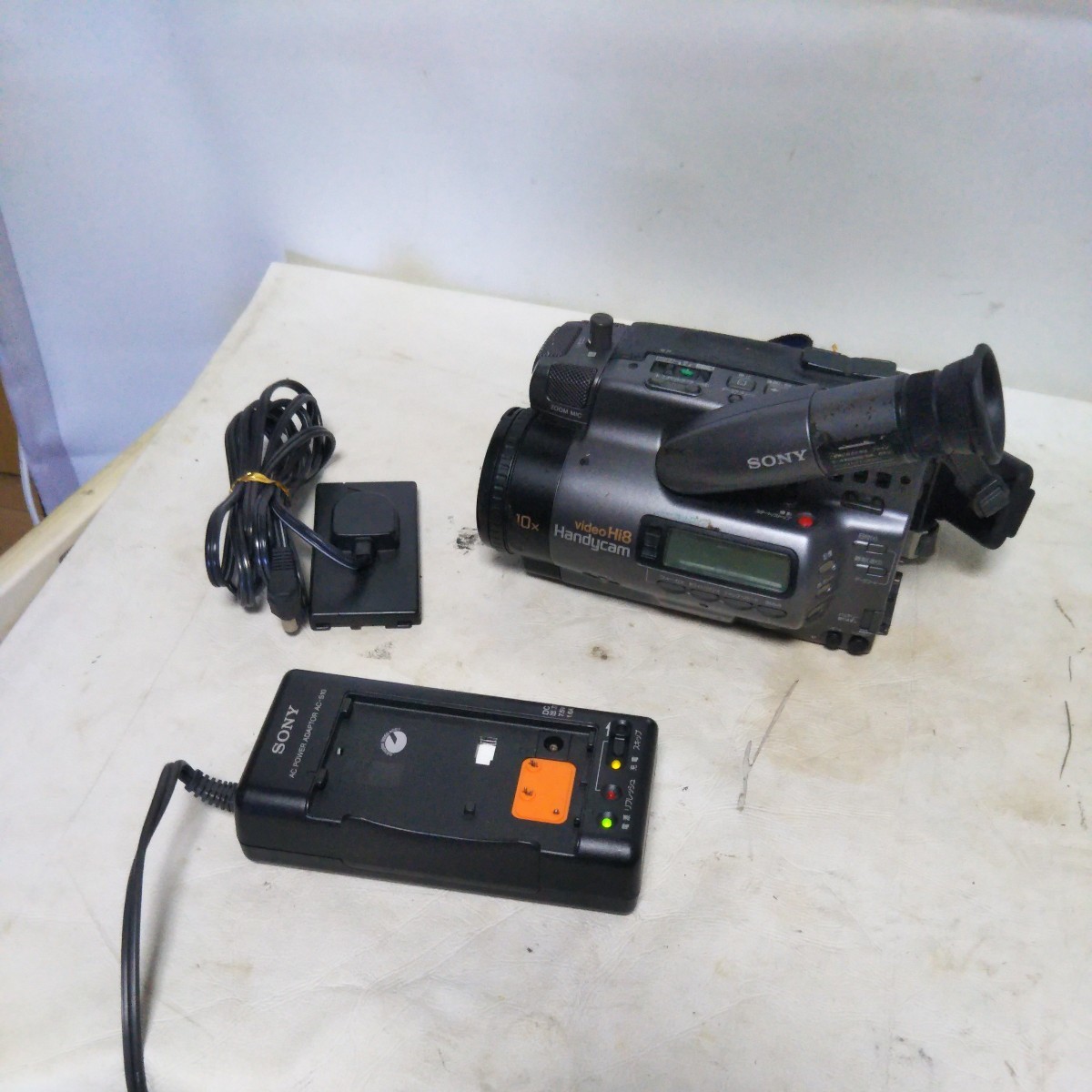 送料無料(４M1565)SONY ソニー videoHi8 ハンディカム ビデオカメラ 8mmビデオカメラ CCD-TR900