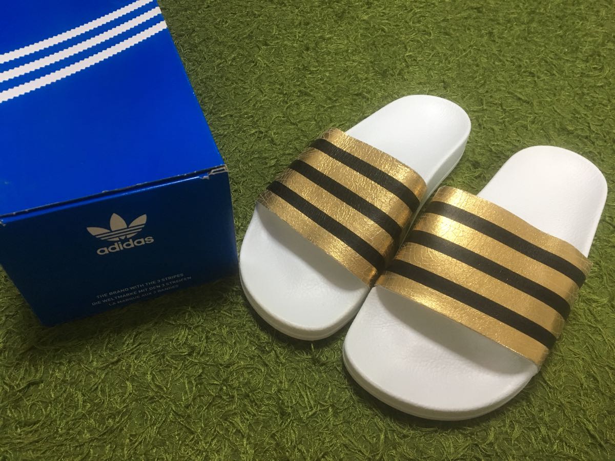 新品未使用 アディダスオリジナルス アディレッタ adidas AFILETTE 22.5cm ホワイト×ゴールド ウィメンズ レディース キッズ ジュニア