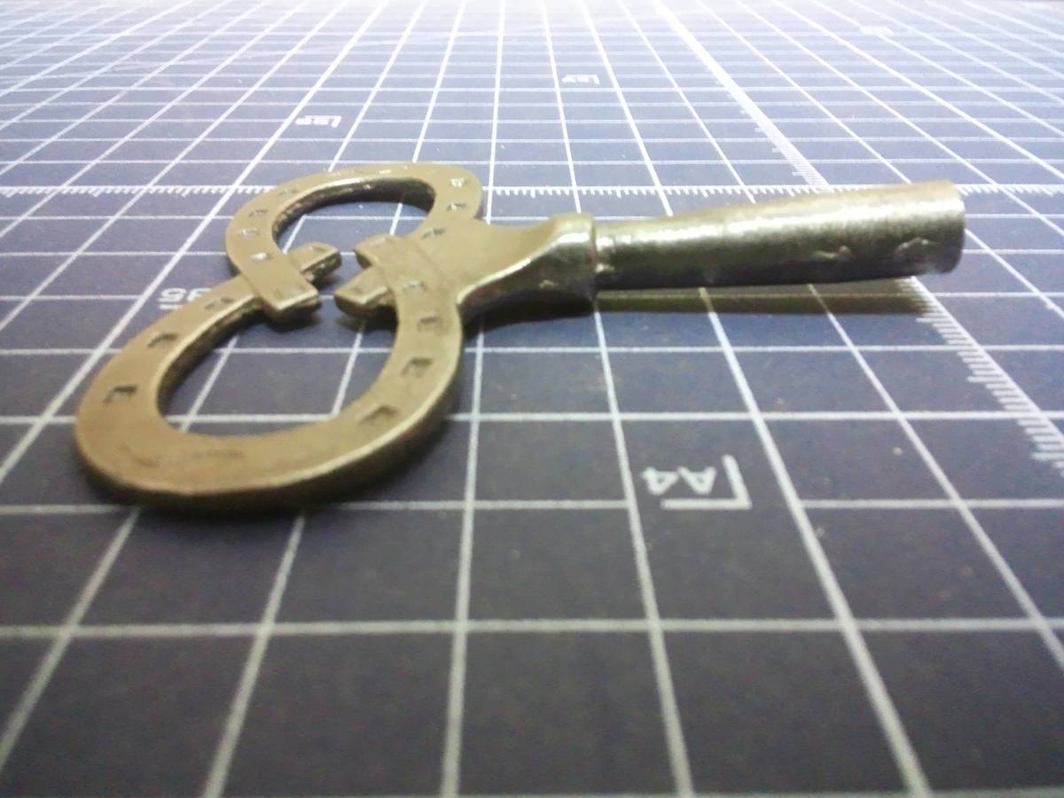 K-1199　Clock Key ～ ビンテージ・キー　鉄鍵　鋳物鍵　ゼンマイ鍵　ゼンマイ巻　　　中古品：ビンテージ_画像4