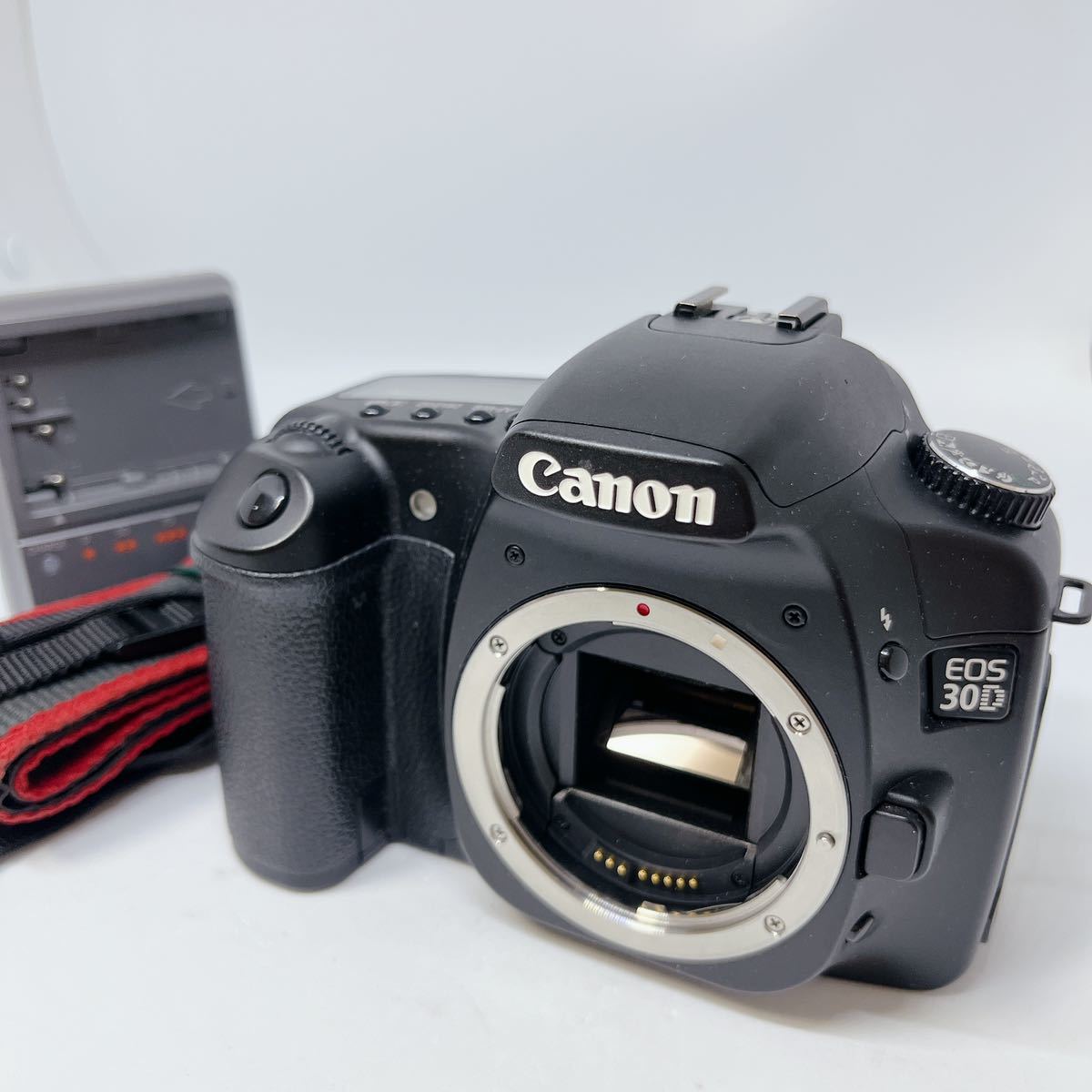 美品＊Canon キャノン EOS 30D デジタル 一眼レフ カメラ ボディ　バッテリー・充電器・カメラストラップ付_画像1
