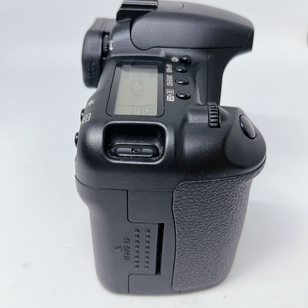 美品＊Canon キャノン EOS 30D デジタル 一眼レフ カメラ ボディ　バッテリー・充電器・カメラストラップ付_画像7