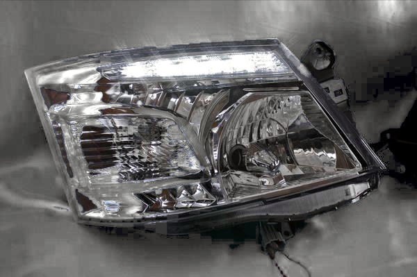 NV350 E26 キャラバン キセノン HID クリア ヘッドライト 左右セット ホワイト 片側6発 LEDライン付き レベライザー対応 オプションタイプ_画像1