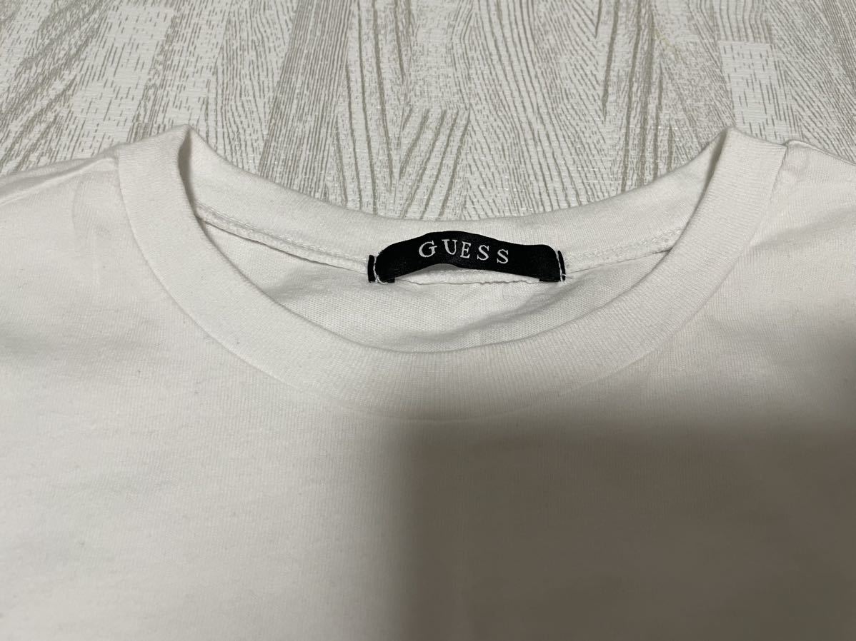 中古 美品 GUESS 半袖Tシャツ Mサイズ 海外 購入 白 エンボス 加工の画像5