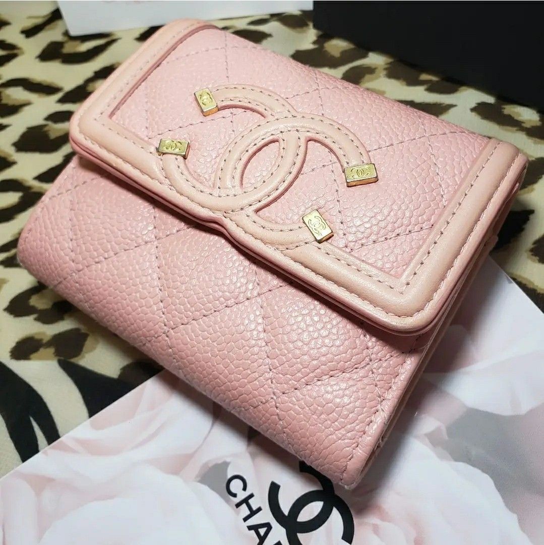 シャネル CHANEL❣CC フィリグリー❣キャビアスキン✨三つ折財布✨極美品-