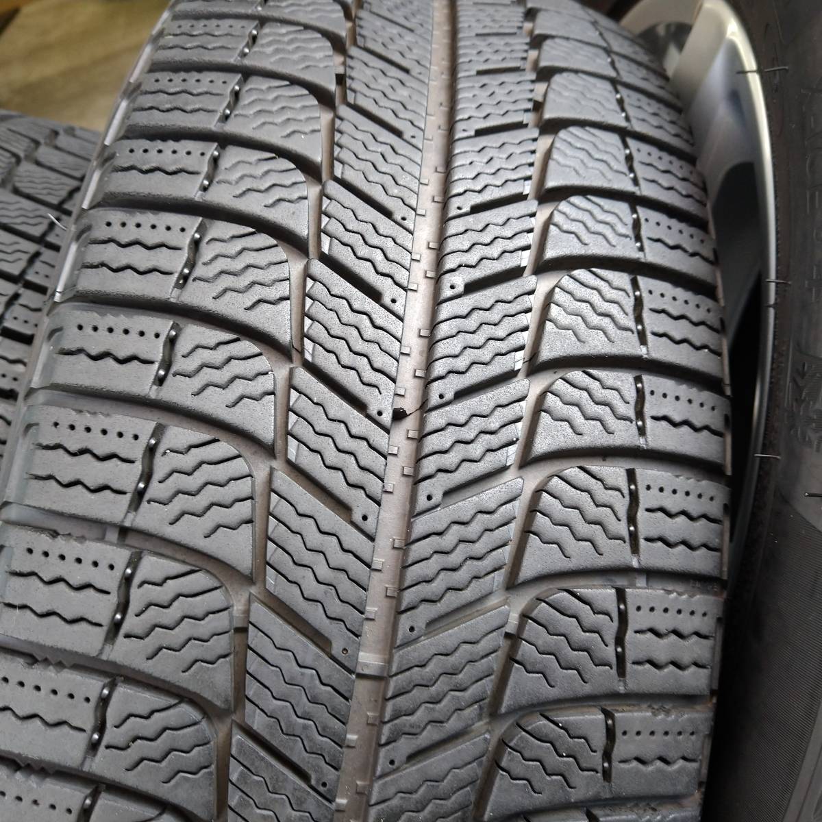 ★美品 VW純正ホイール冬タイヤ 6J-16インチ PCD112 5穴 オフセット48 ミシュラン X-ICE3+ 205/55R16　2018年製 #ゴルフ_画像9