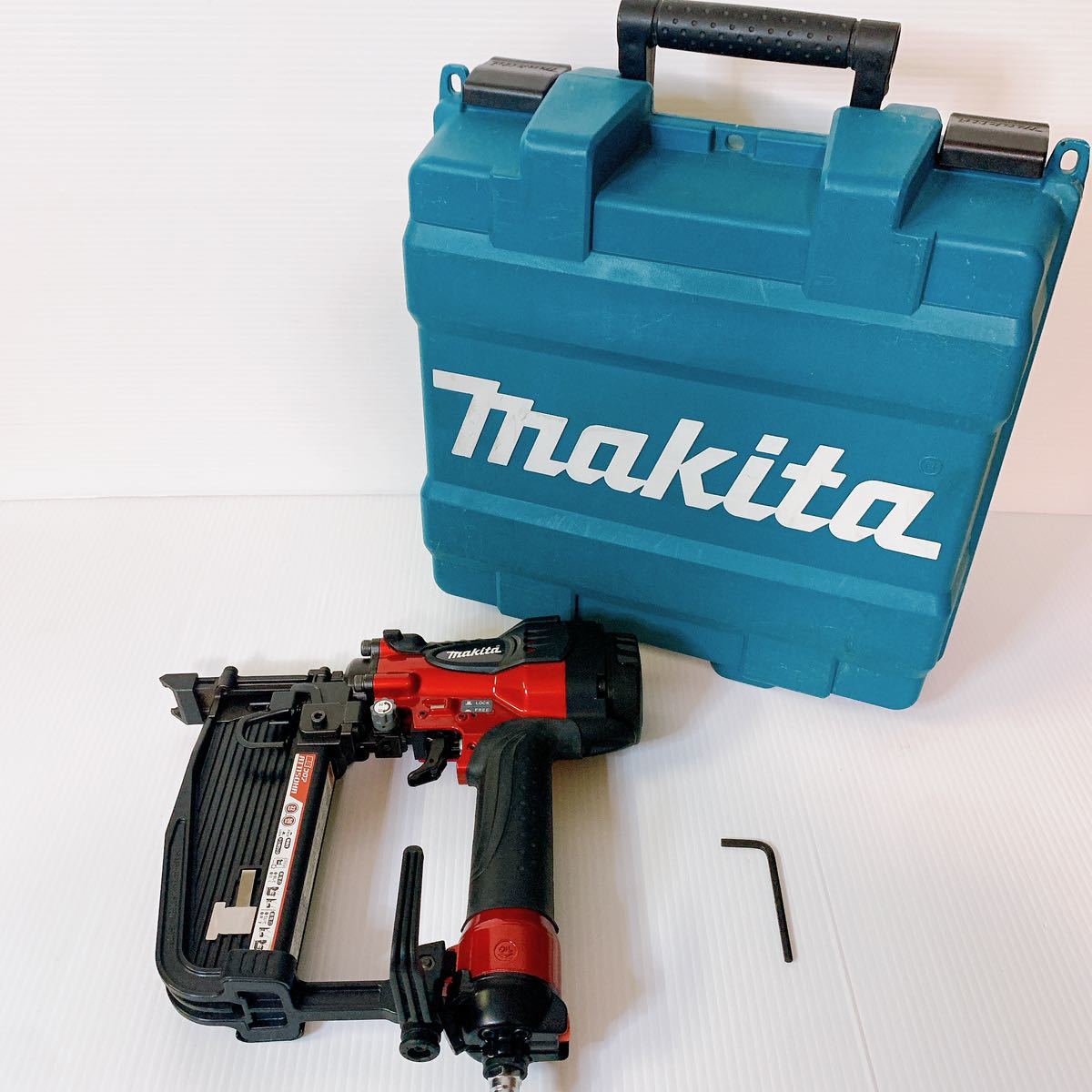 未使用に近い】makita マキタ AT1150HA 高圧フロアタッカ 赤 | www