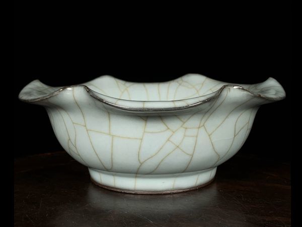 激安正規品瓏陶磁器官窯花口碗宋代染付置物擺件古賞物中国古美術