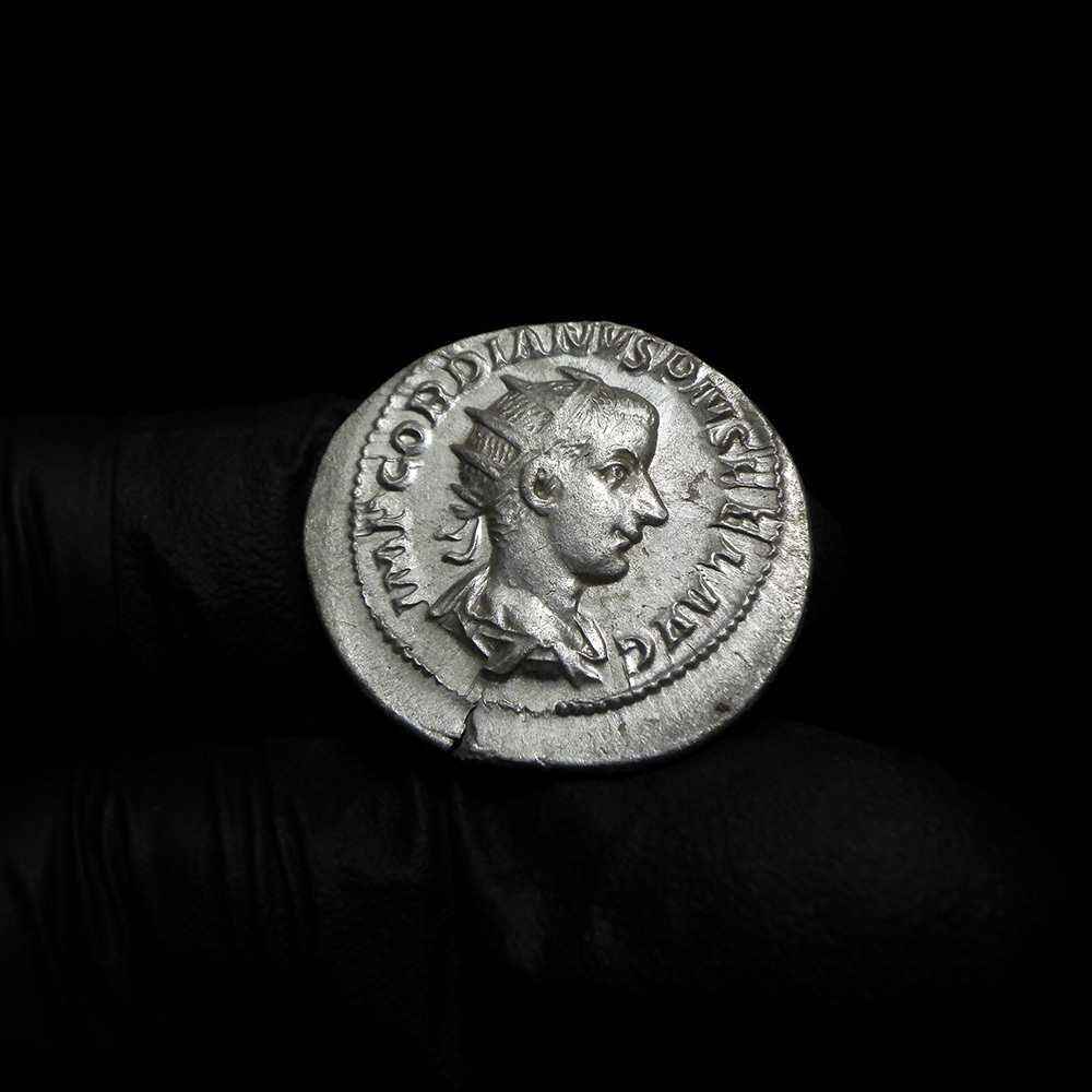 【古代ローマコイン】Gordian III（ゴルディアヌス3世）クリーニング済 シルバーコイン 銀貨 アントニニアヌス(V3QuWhQ3x2)_画像4
