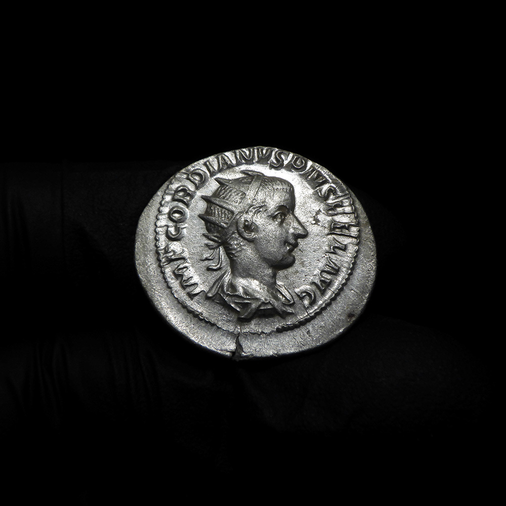 【古代ローマコイン】Gordian III（ゴルディアヌス3世）クリーニング済 シルバーコイン 銀貨 アントニニアヌス(V3QuWhQ3x2)_画像3