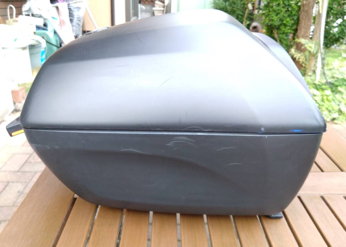 ☆BMW純正トップケース☆中古品☆バックレストパッド付☆R1200R/RS等