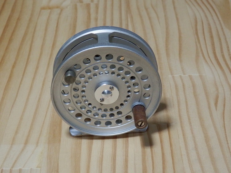 中古 UFM ウエダ カンタータ2300 フライリール | gasip.org