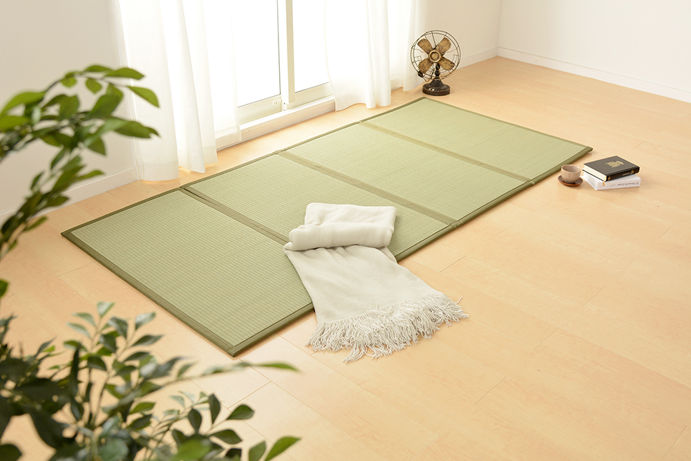 【SALE/10%OFF 調湿 消臭 抗カビ 「鞍馬(くらま)」約140×200cm(置き畳 畳マットレス 4つ折り い草 お昼寝マット 寝具) 夏用 ごろ寝マット い草ラグ、い草マット 【SALE/10%OFF 調湿 消臭 抗カビ 「鞍馬(くらま)」約140×200cm(置き畳 畳マットレス 4つ折り い草 お昼寝マット 寝具) 夏用 ごろ寝マット い草ラグ、い草マット