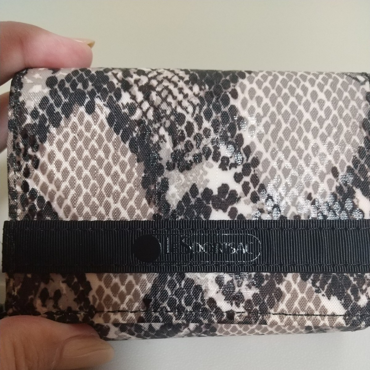 レスポートサック 財布 三折り リース ウォレット 正規品 未使用・タグ付|PayPayフリマ LeSportsac 折財布