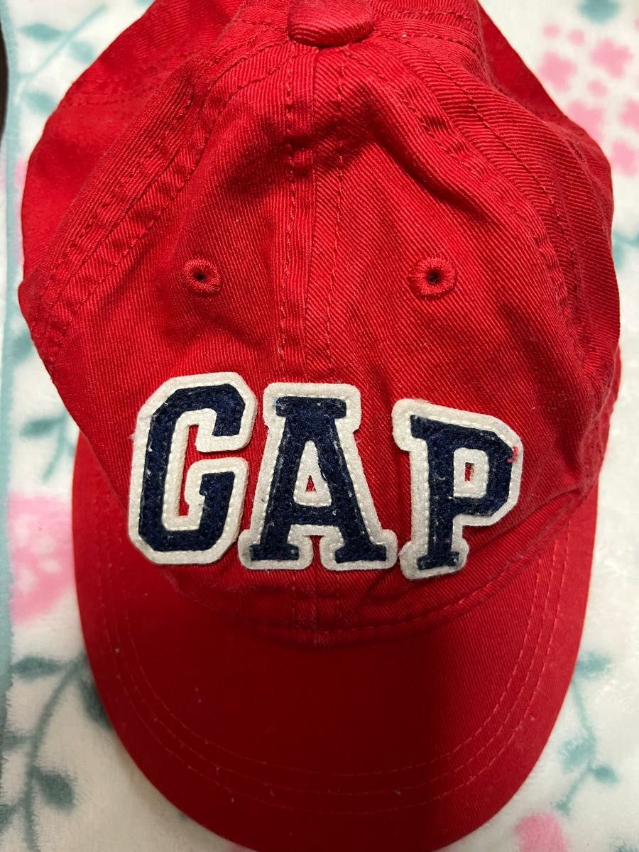 GAP  帽子キャップ　赤　キッズ　50-52センチ　オシャレ！