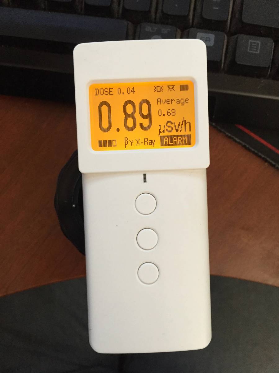 送料無料 放射線検出器 線量計 デジタル 電磁波検出器 電磁波テスター 放射状線量計 コンパクト 軽量 白色 ホワイト