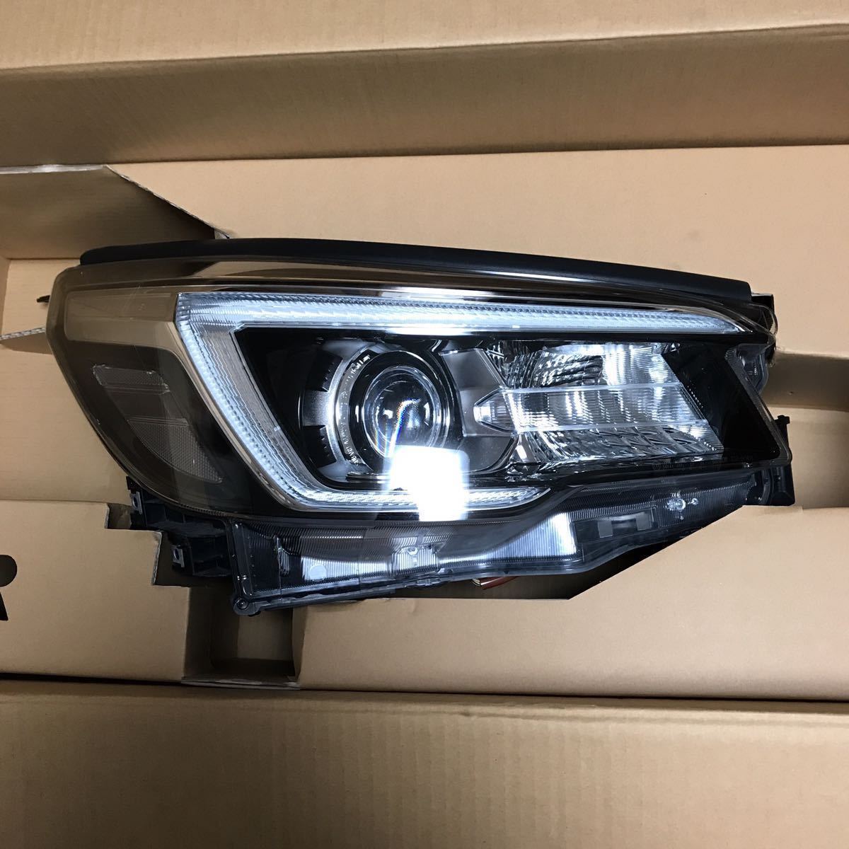 スバル フォレスター SK9 SKE 純正 LED ヘッドライト | www
