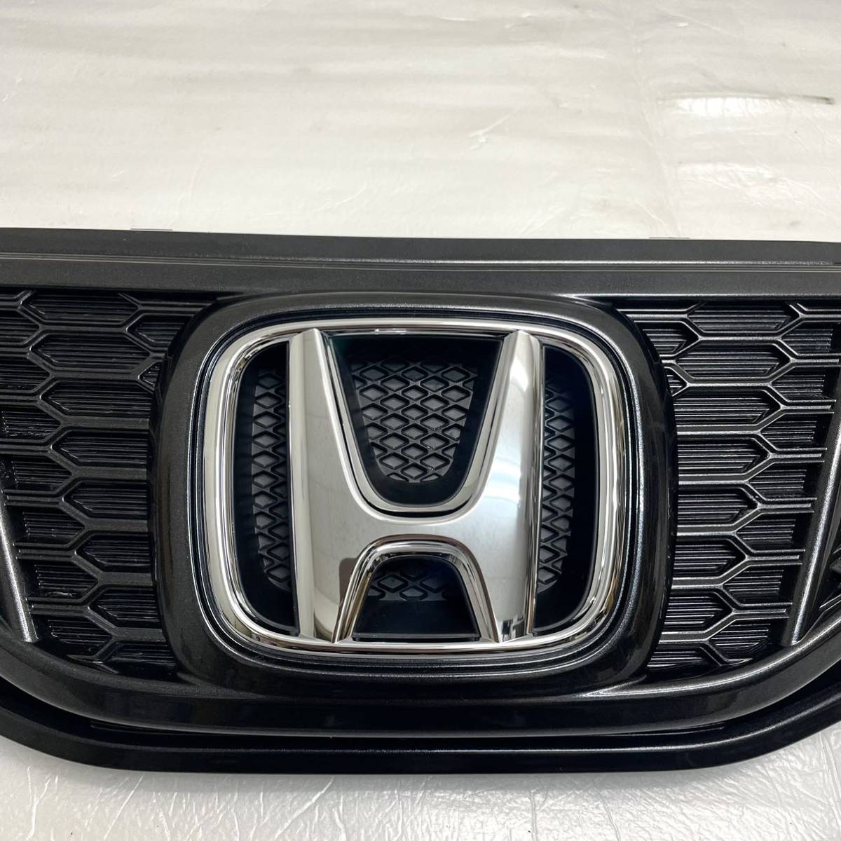 新車外し 超美品 ホンダ純正 GE8系 フィット RS 後期 純正グリル 新車外し 超美品 ホンダ純正 GE8系 フィット RS 後期 純正グリル